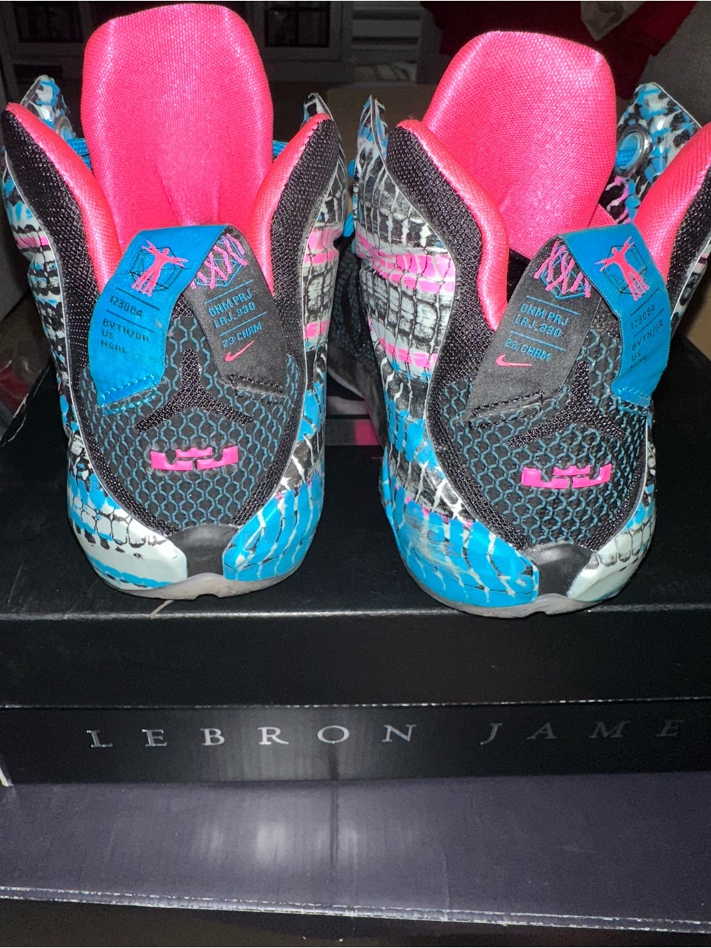 Nike LeBron 12s Shoes - Picture 3 of 6